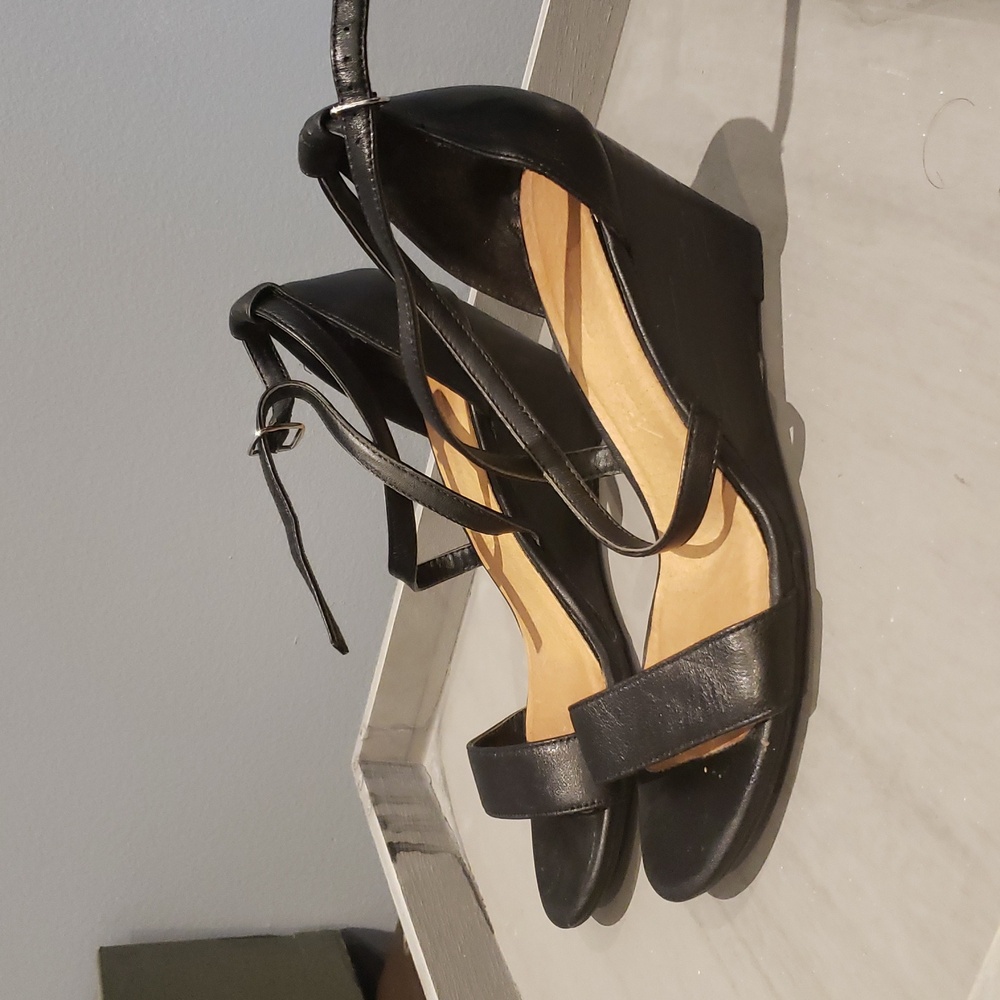 Le Chateau Black Criss Cross Sandals